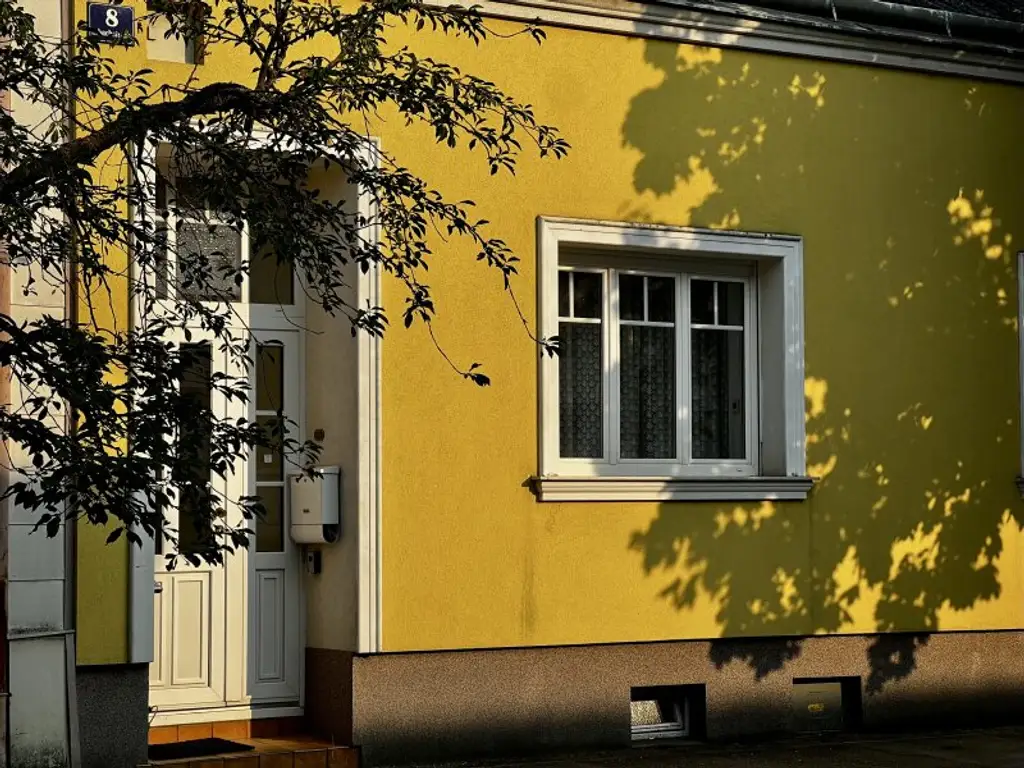 Entzückendes Einfamilienhaus mit Garten in zentraler Lage Deutsch-Wagrams