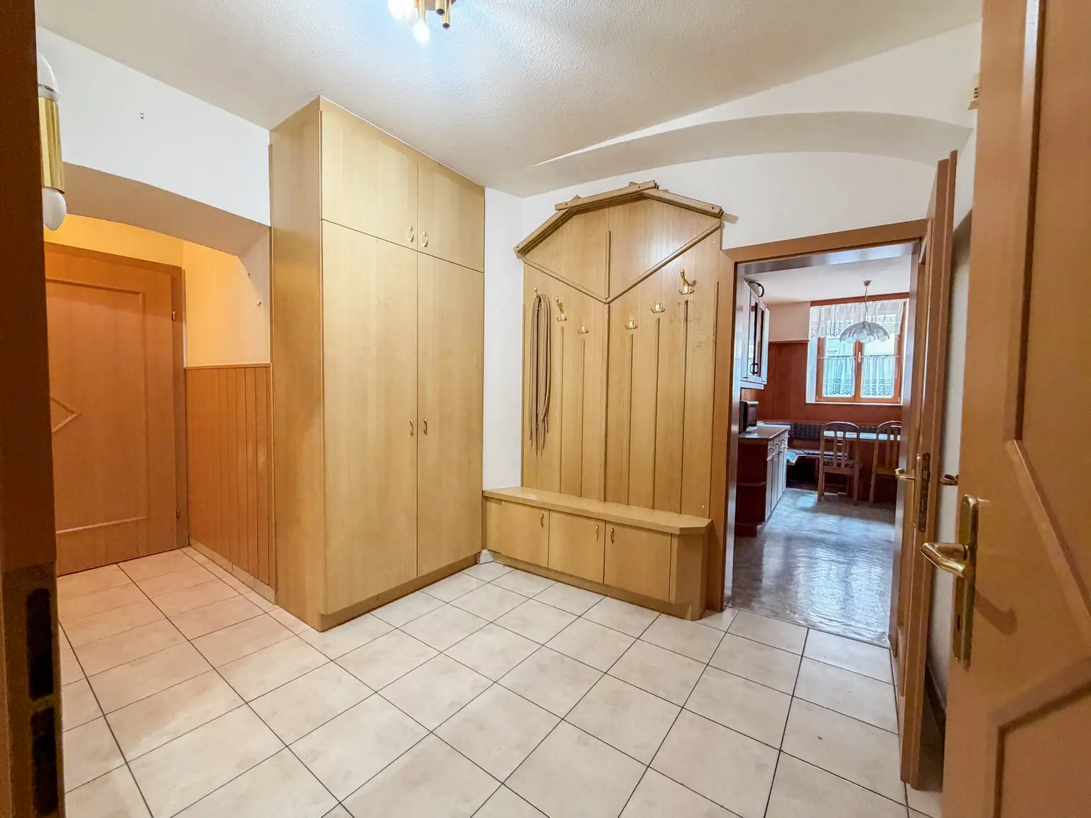 Mehrfamilienhaus mit 5 Wohneinheiten zu verkaufen!