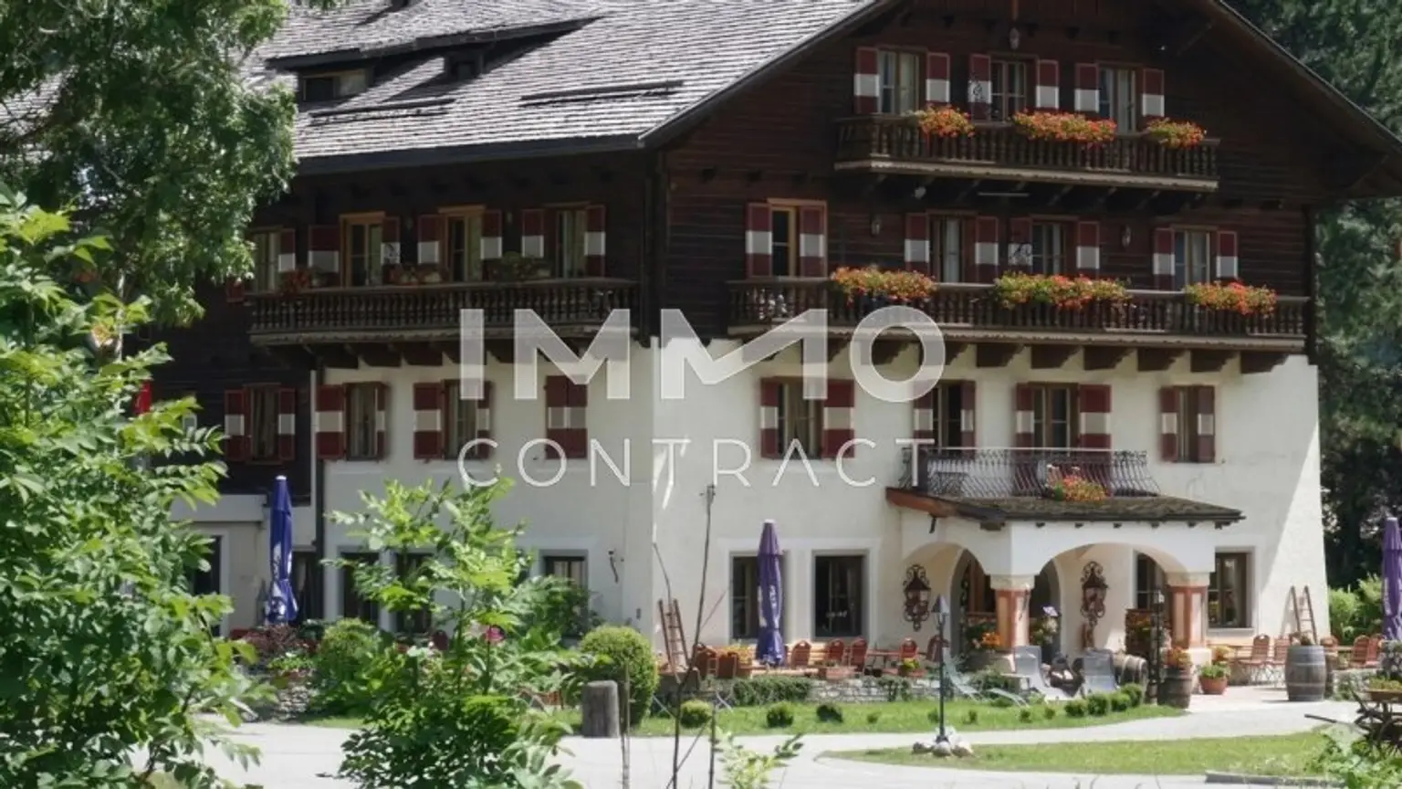 Hotel-Ensemble mit Luxus-Chalets