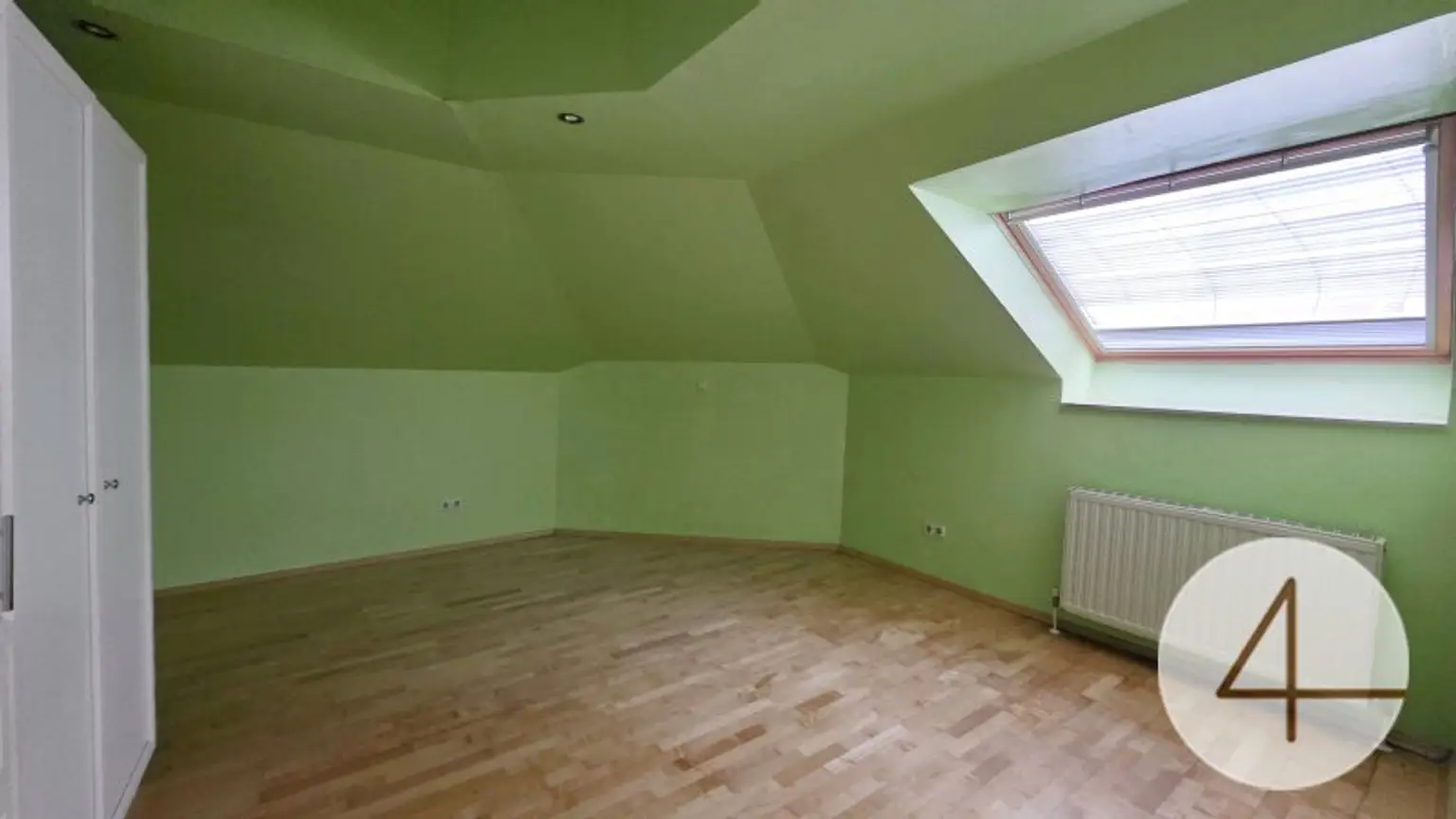 Gesamtes Dachgeschoß steht zum Verkauf