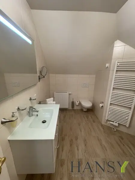 Neuwertiges Traum-Einfamilienhaus in Pfaffstätten: Stil, Pool und Gartenparadies!