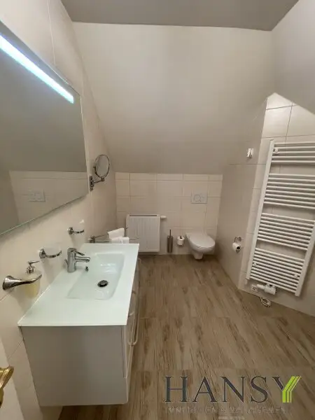 Neuwertiges Traum-Einfamilienhaus in Pfaffstätten: Stil, Pool und Gartenparadies!