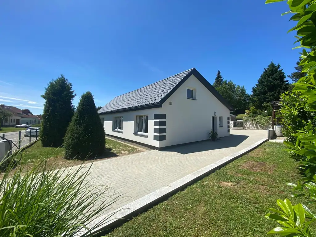 Hübsches Landhaus mit wunderbarem Garten zu vermieten!