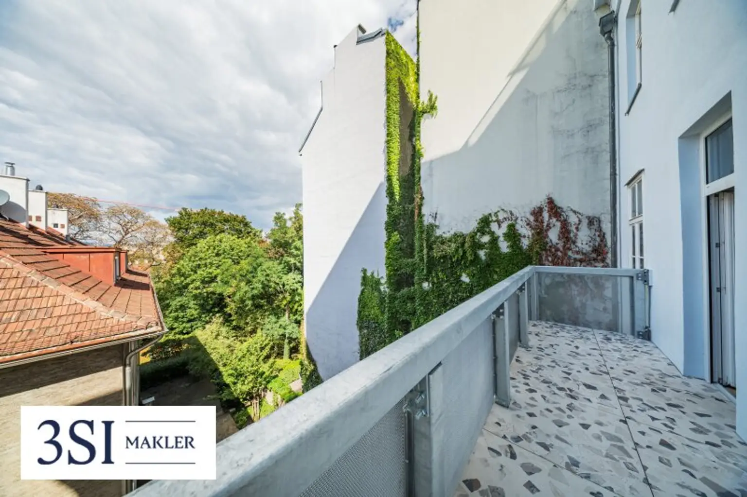 Wohnen beim Schloss Belvedere: Klimatisierter Erstbezug im Stilaltbau mit 2 Balkonen!