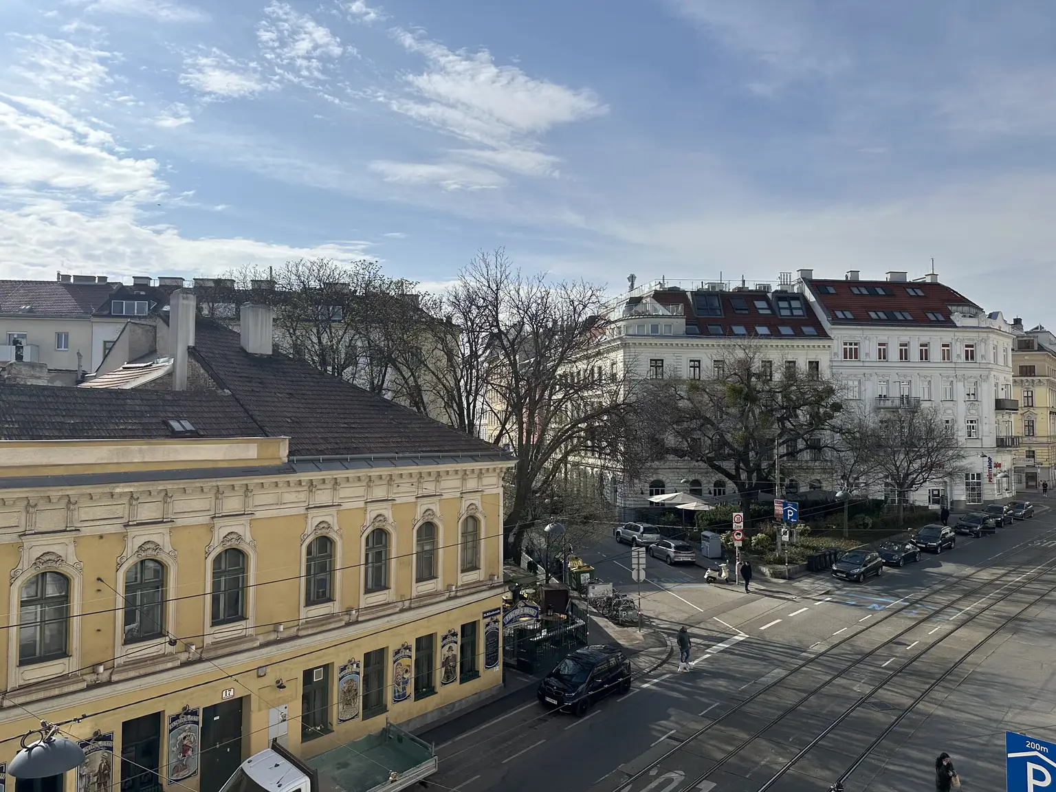 Altbaucharme inmitten Dögling - geräumige zwei Zimmer Wohnung