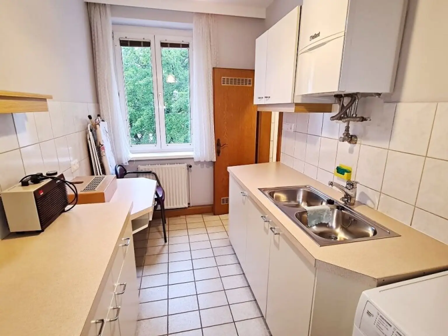 FAMILIENHIT, ENKPLATZ, gepflegte 113 m2 Neubau mit Loggia, 4 Zimmer, Küche, 2 Bäder, teilmöbliert, 3. Liftstock, U3-Nähe