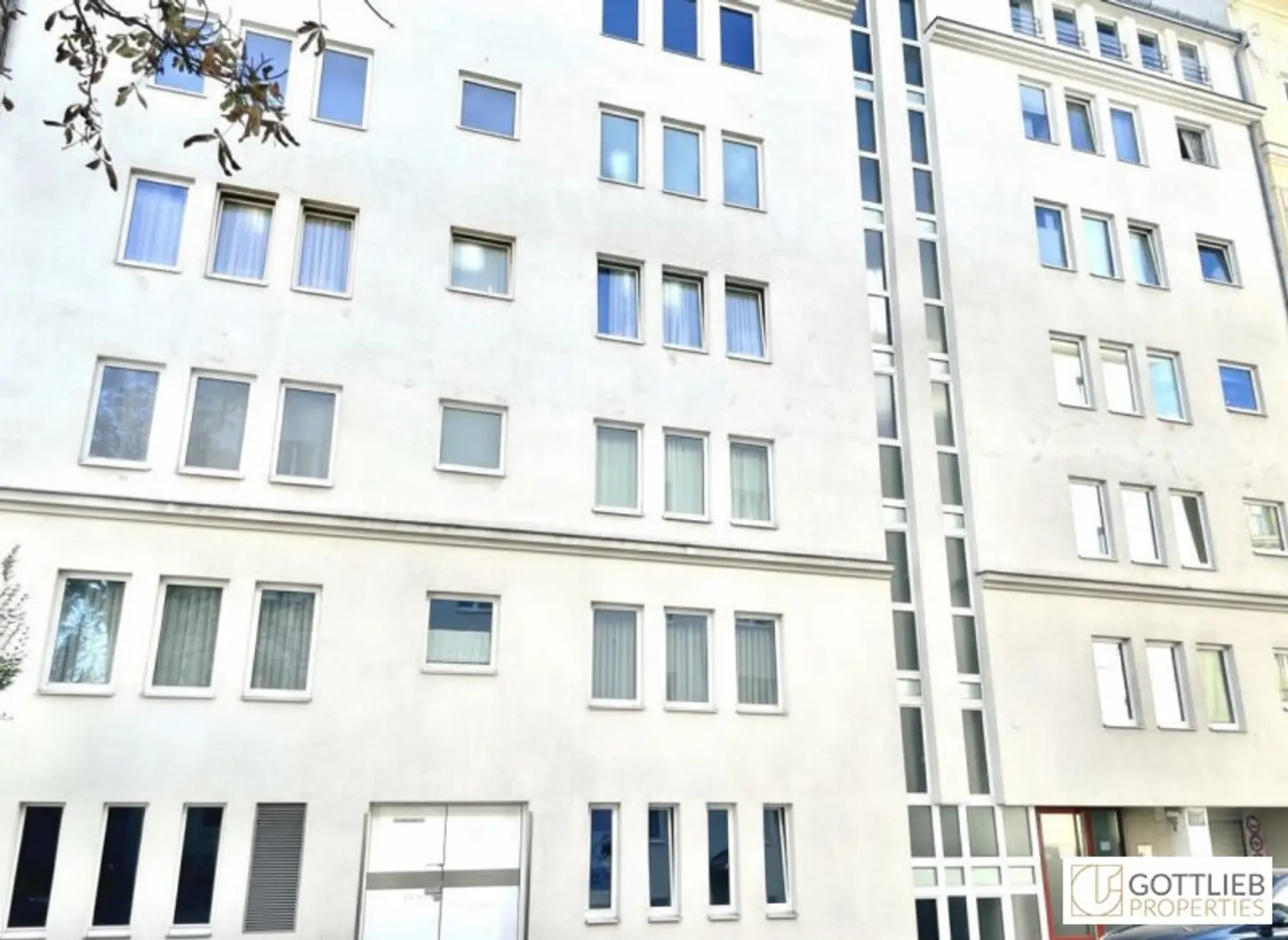 Grünruhelage nahe Arenbergpark! Teilmöblierte 2-Zimmer-Wohnung mit Loggia in Stockwerkslage