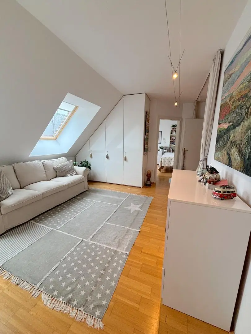 Gut geschnittene Dachgeschoßwohnung in beliebter Wiener Lage