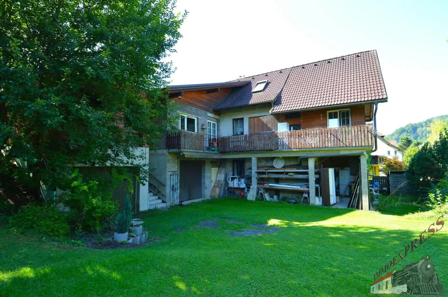 Ein-/ Zweifamilienhaus mit viel Potential - 3 Garagen - 1.368 m² - getrennte Eingänge