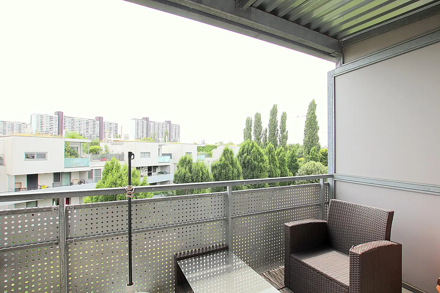 Perfekte 3-Zimmer Wohnung mit Balkon und Garagenplatz, ruhig, vollmöbliert