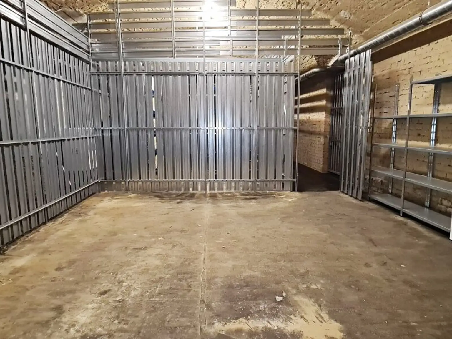 BÖRSE-NÄHE, ESSLINGGASSE, 31 m2 Lagerraum, Belüftung, Estrichboden, Kellergeschoß ohne Aufzug