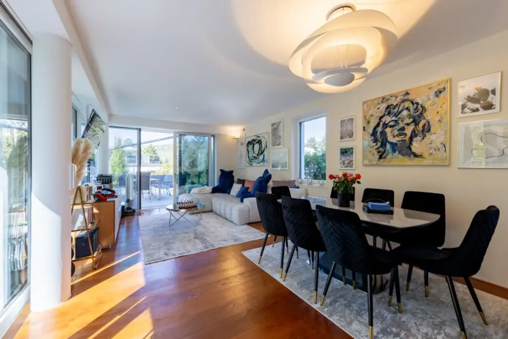 Exklusives Weinberg-Refugium: unverbaubarer Panoramablick in absoluter Ruhelage I hightech Pool I Dachterrasse mit Whirlpool I Erdwärme, Solarpaneele, Fußbodenheizung, Kühldecke