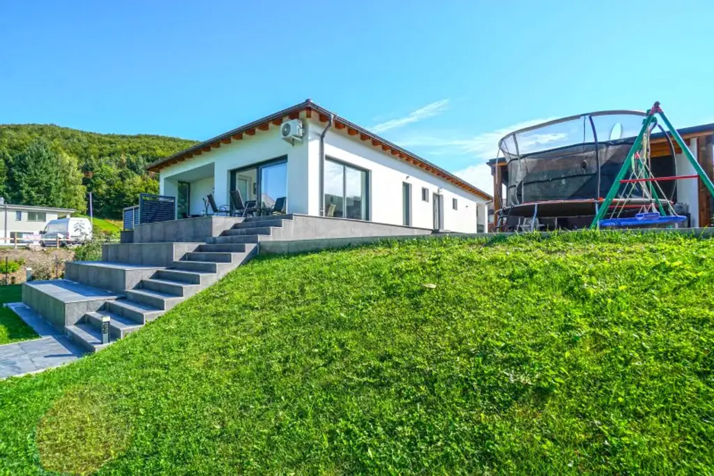 Perfekter Familienhit! Moderner Bungalow mit Pool in Wolfsgraben