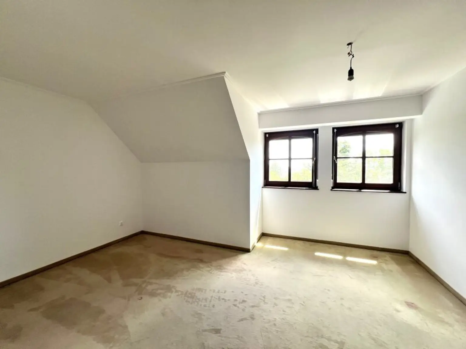 Rarität (!) Großzügige Villa in Badener Bestlage am Mitterberg mit prächtigem Garten - zentrumsnahe (!)