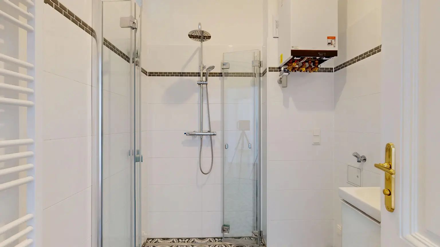 Fasangartengasse/Klimtgasse: Loggiawohnung - 2 1/2 Zimmer - Erstbezug - Unbefristet