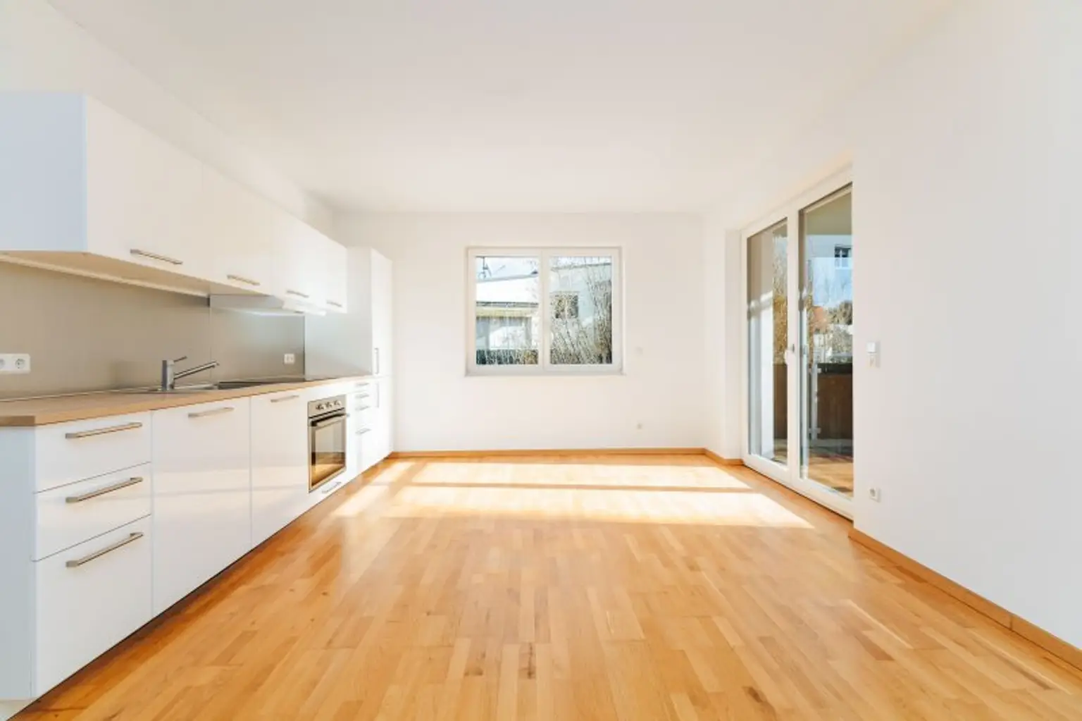 EXKLUSIVER NEUBAU I AM FUßE DES RUCKERLBERGS I SÜD-BALKON I TIEFGARAGE I DIREKT AM LEONHARDBACH I IDYLLISCH I SACKSTRAßE AB SOFORT I