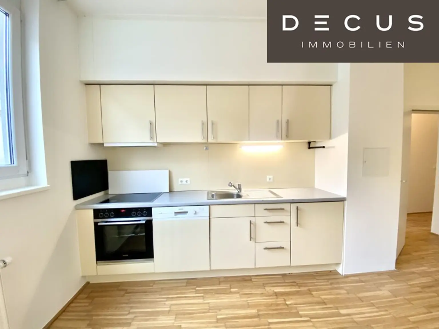 * AB DEZEMBER * 2 ZIMMER WOHNUNG * MIT BALKON * NÄHE HAUPTBAHNHOF UND KEPLERPLATZ * TOP INFRASTRUKTUR