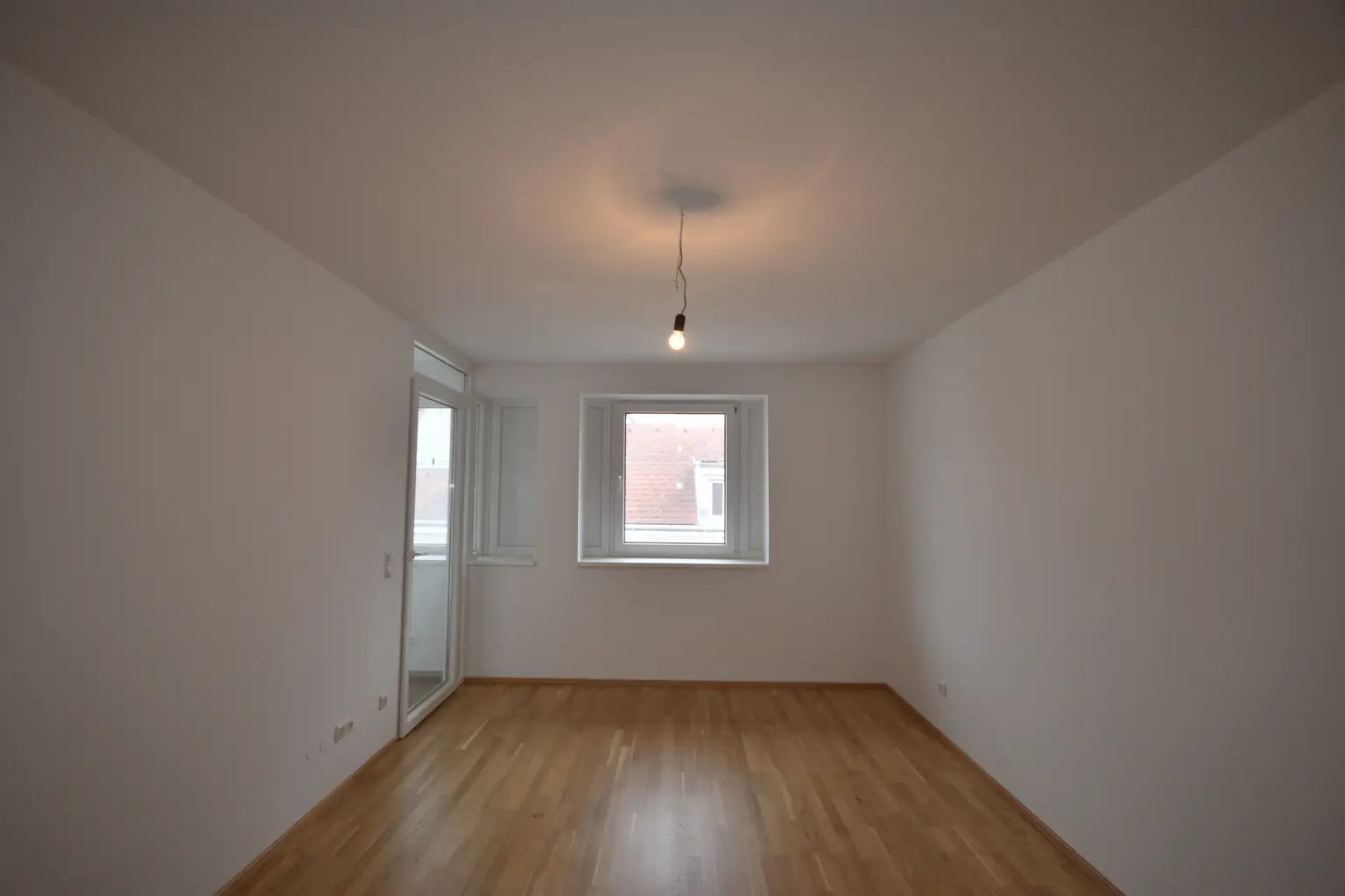 "17. BEZIRK - Helle 2-Zimmer-Wohnung mit Terrasse und Loggia"