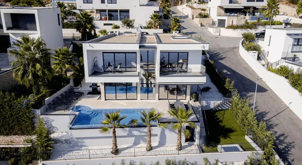 Moderne Eleganz an der Adriaküste – Villa auf Čiovo bei Split