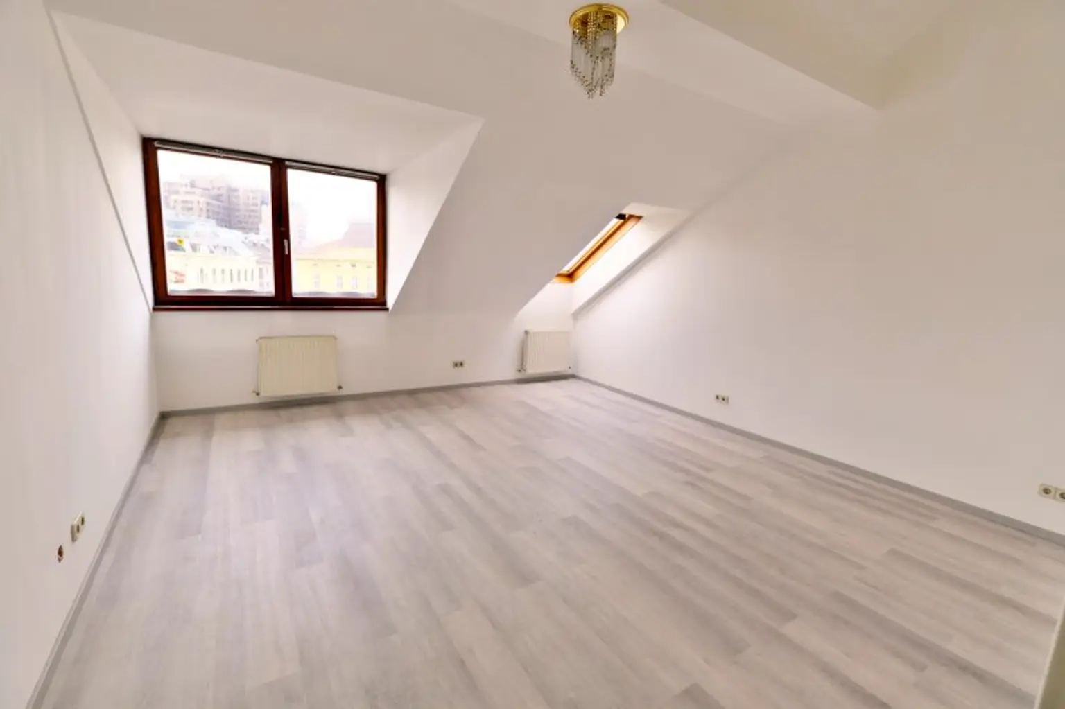 Nähe Innenstadt, Radetzkyplatz, UNBEFRISTETE Dachwohnung 3 Zimmer