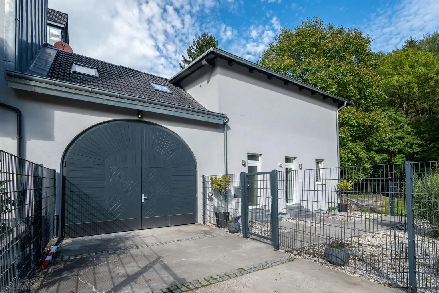 " Zinshaus mit Geschichte & Zukunft im Wienerwald "