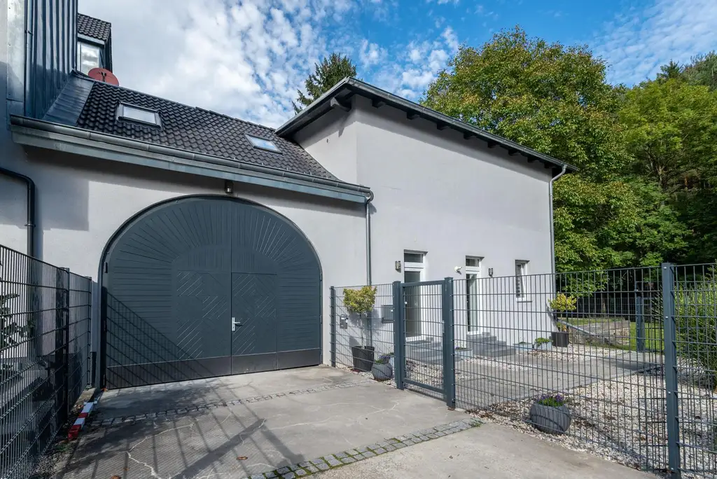 " Zinshaus mit Geschichte & Zukunft im Wienerwald "