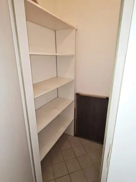 TERRASSENHIT, DACHGESCHOSS, 138 m2 Maisonette mit 45 m2 Terrasse, 3 Zimmer, Wohnküche, Wannenbad, Rembrandtstraße