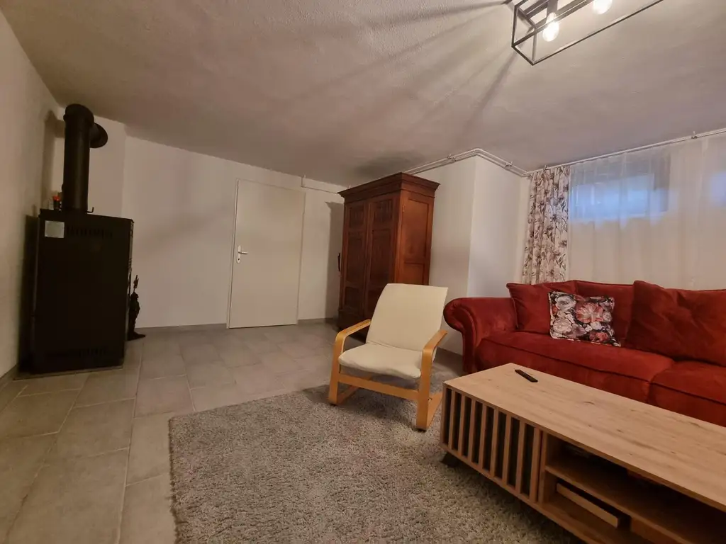 LIEBEVOLLER BUNGALOW MIT GEPFLEGTEM GARTEN IN TRAUMHAFTER RUHELAGE