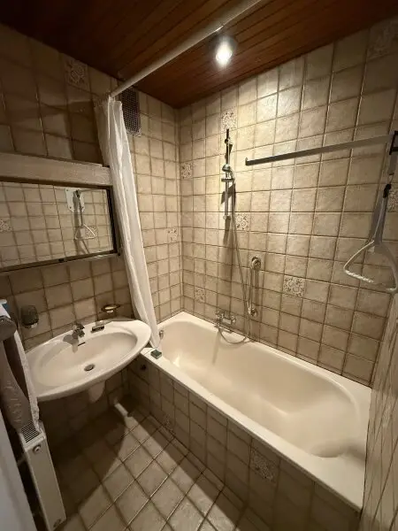 Hofmannsthalgasse (gegnüber Village im Dritten): 2-Zimmer-Neubau mit verglaster Loggia (ca. 60 m2), mit Klima & sep. Küche!