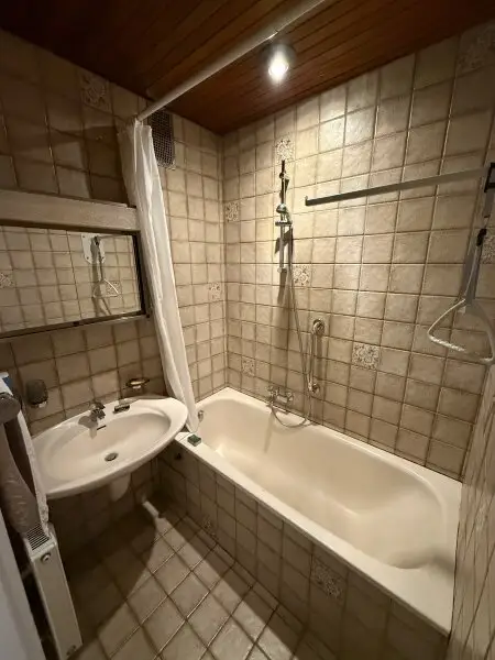 Hofmannsthalgasse (gegnüber Village im Dritten): 2-Zimmer-Neubau mit verglaster Loggia (ca. 60 m2), mit Klima & sep. Küche!