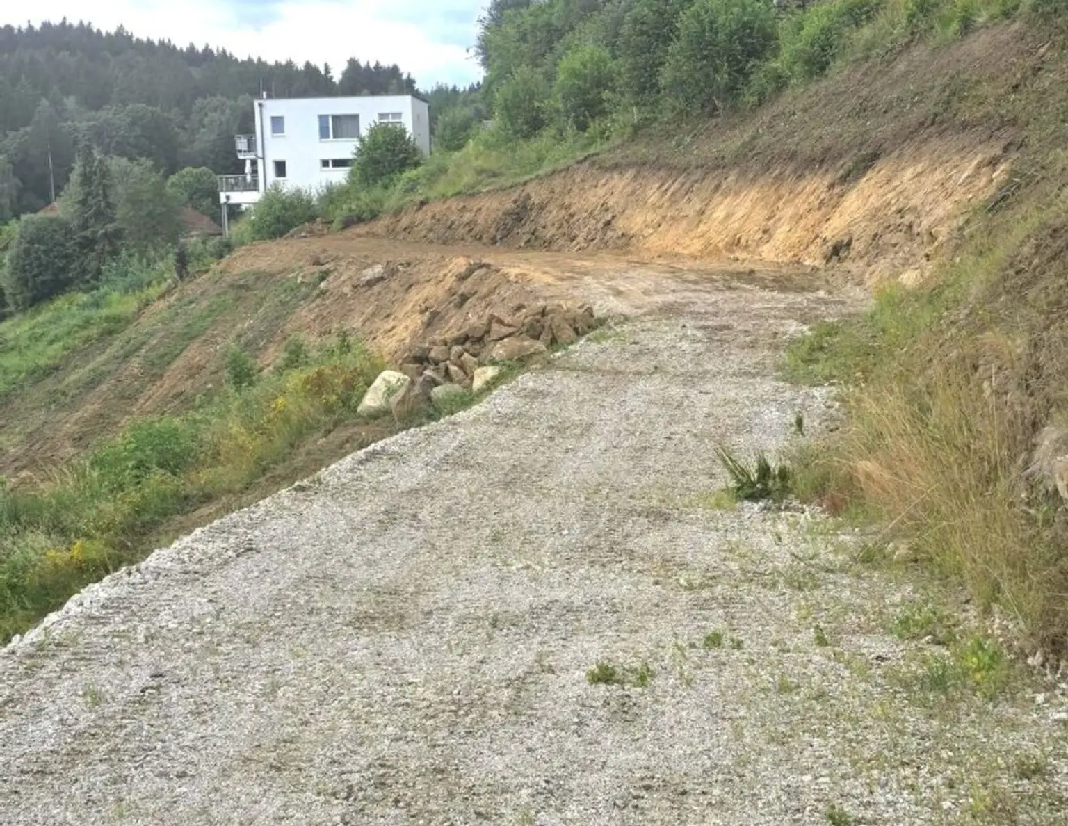 SONNIGES TERRAIN mit auffallend schöner AUSSICHT in absoluter RUHELAGE zwischen 600 bis 3190 m²