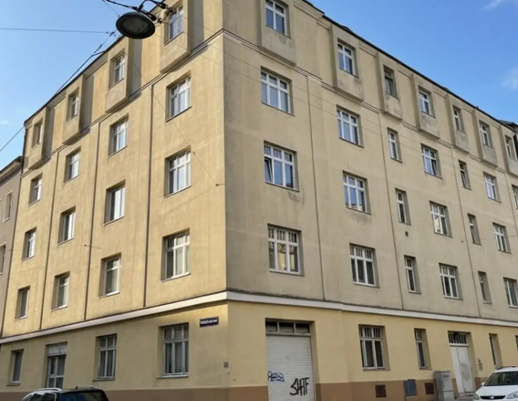 Eckzinshaus mit Rohdachboden