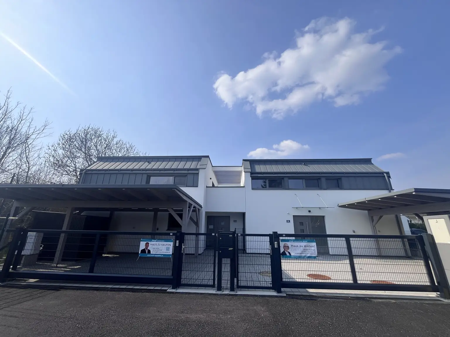 Erstbezug !! Traumhafte Doppelhaushälfte , Wohnkeller  mit Garten und 2 Stellplätzen!