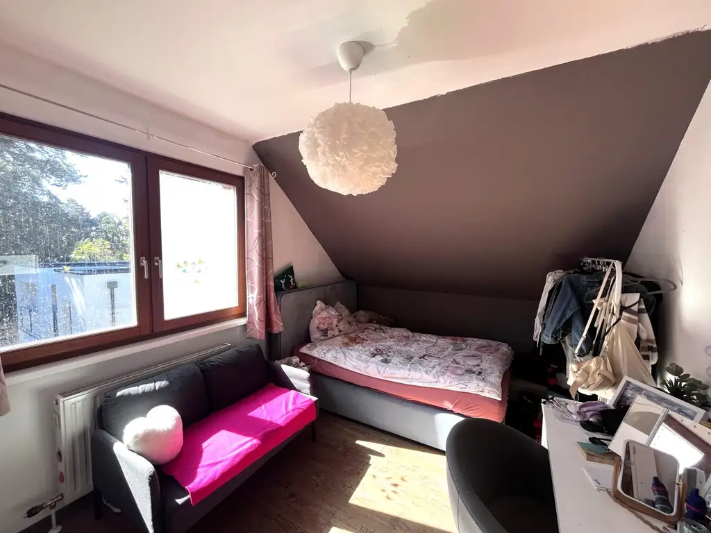 "Solides Haus mit Garten und Pool"