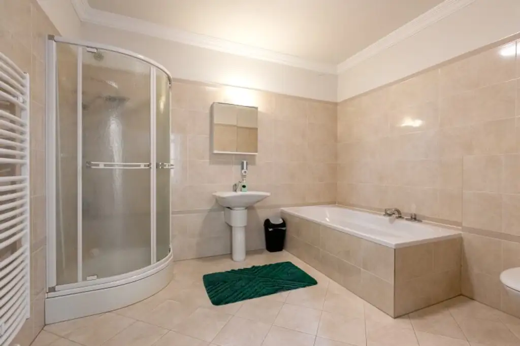 TOP ANGEBOT! Helle 3-Zi.-Altbauwohnung mit zukünftigen Balkon!