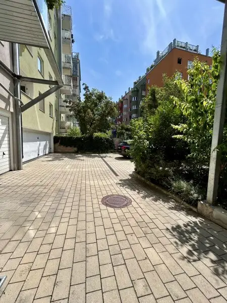 Exklusive Dachgeschosswohnung mit Grün-Blick in Top-Lage - Luxusausstattung
