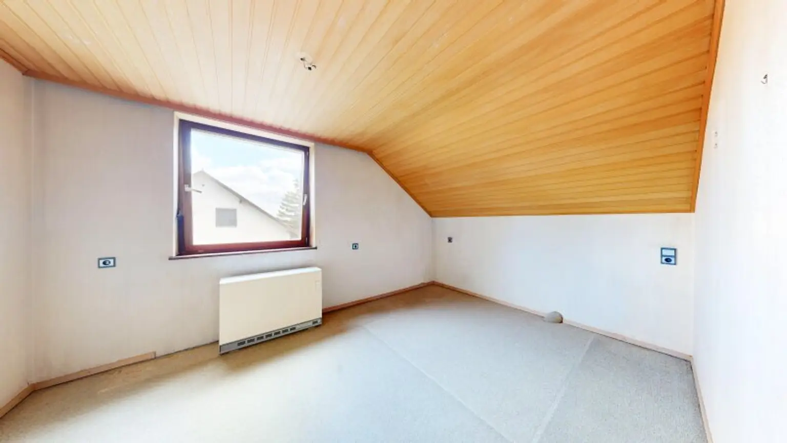 Bemerkenswertes Einfamilienhaus mit viel Entwicklungsmöglichkeit | Pool | Sauna | großer Garten