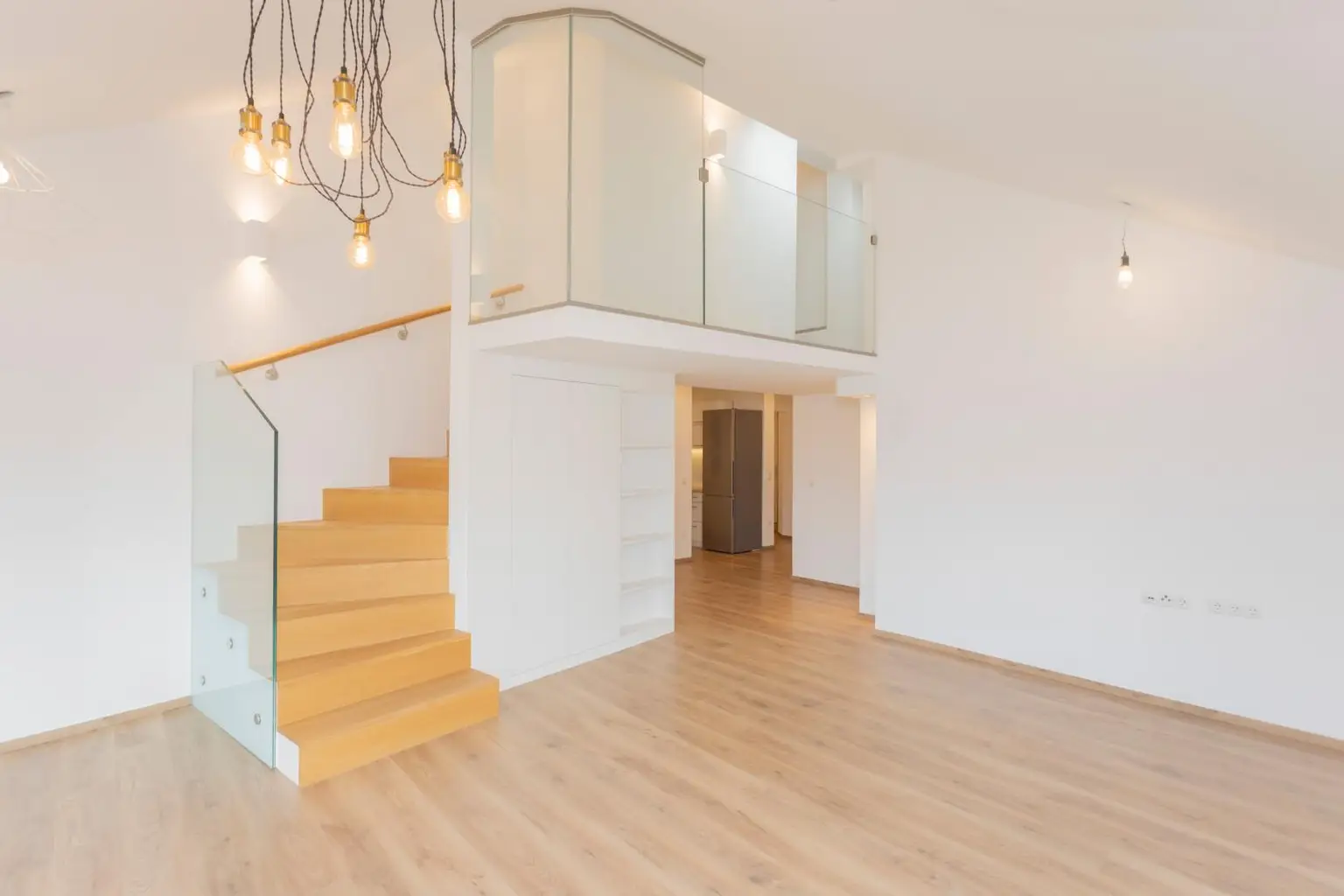 Exklusive Dachgeschoss-Maisonette mit 360° Wienblick und drei Terrassen - 1100 Wien