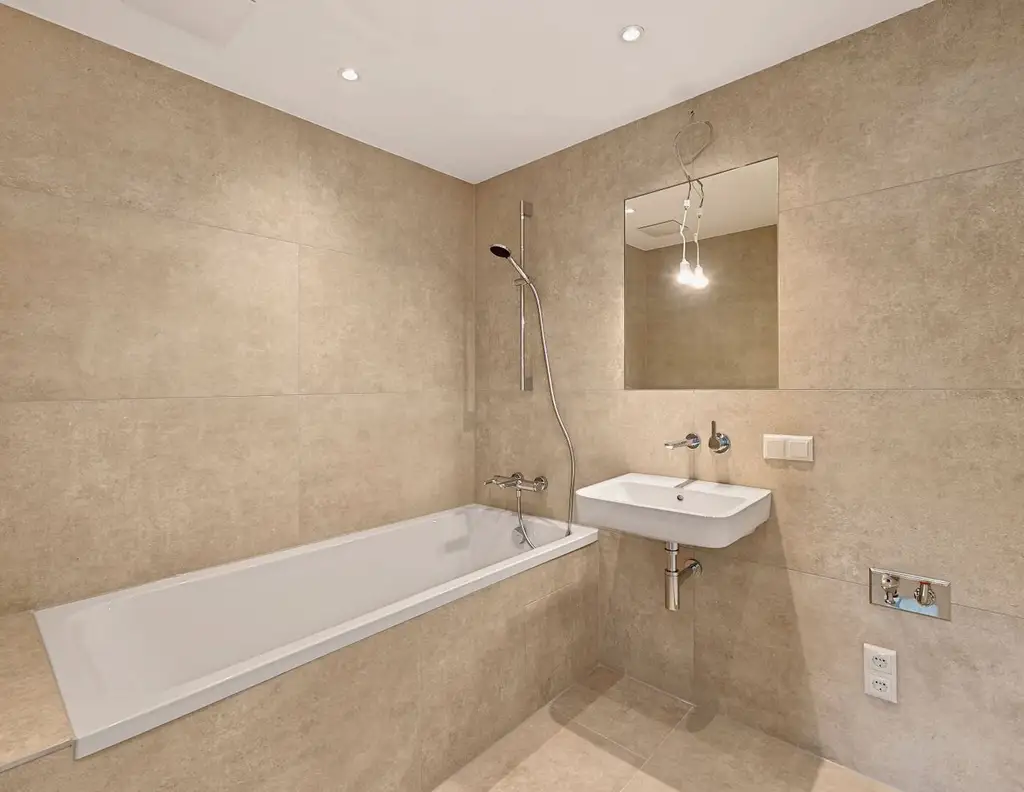 THE TEMPTATION - Vorsorgewohnung - Dachgeschosswohnung mit toller Raumaufteilung - 2 ZI - Großer Balkon