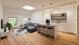 Wohn- und Küchenbereich; KI generierte Einrichtung