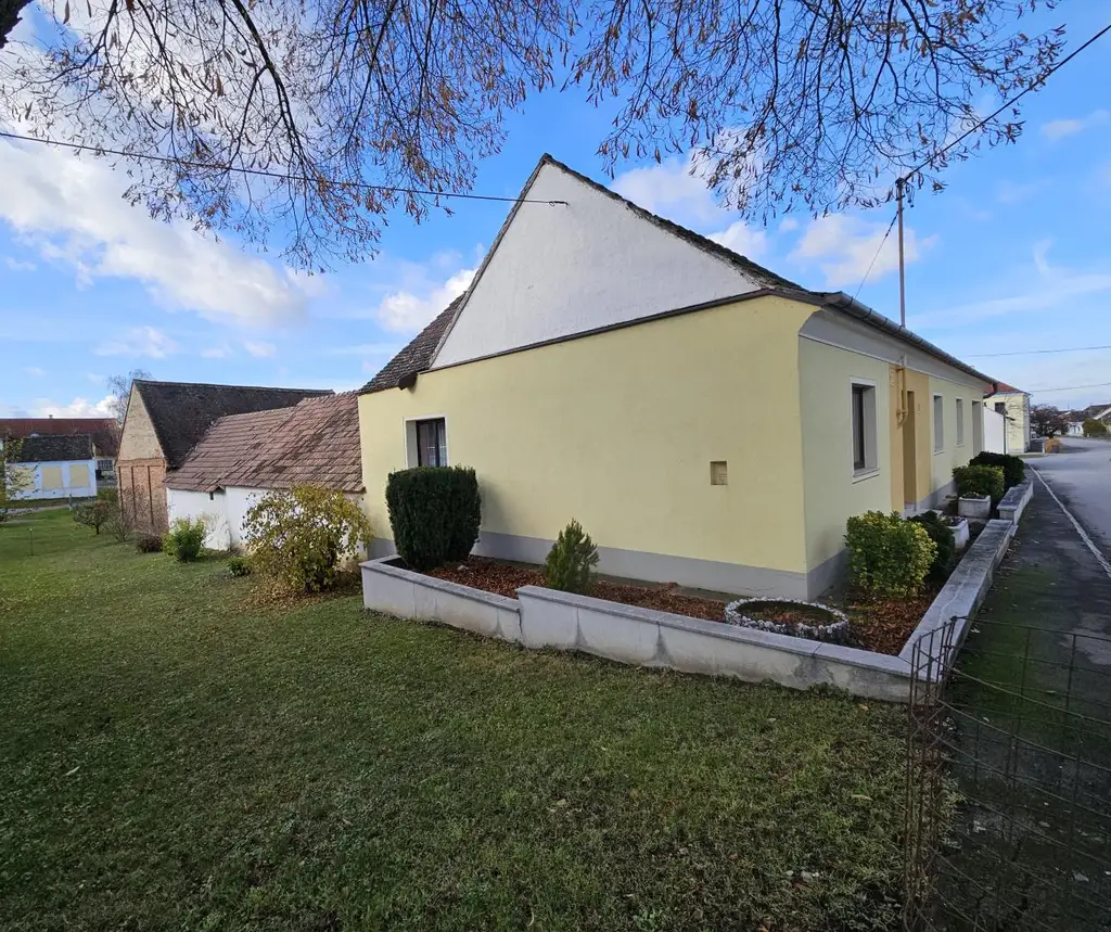 Gepflegtes Haus mit Stadel und Nebenräumen