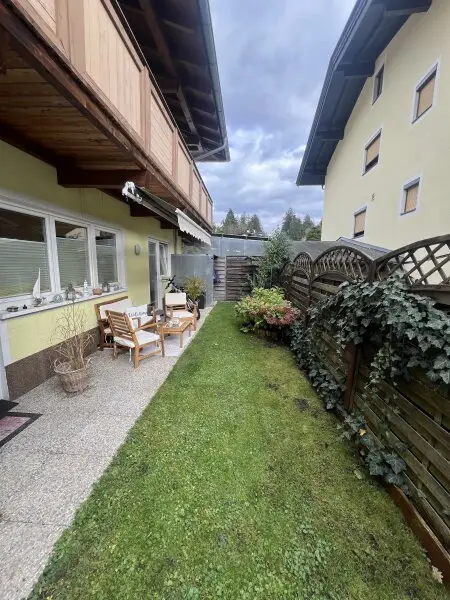 WIESING - Sonnige, sehr gut eingeteilte 3 Zi.-Mietwohnung mit Terrasse und kleinem Garten