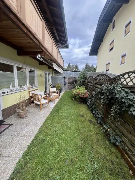 WIESING - Sonnige, sehr gut eingeteilte 3 Zi.-Mietwohnung mit Terrasse und kleinem Garten