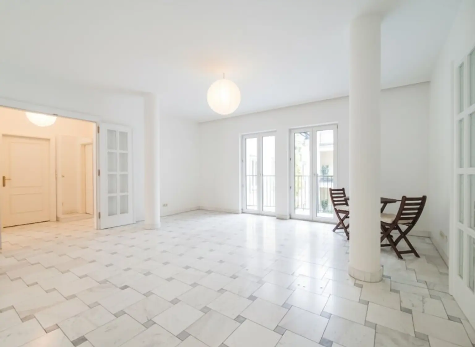 LINDENGASSE - Weitläufiger Wohnraum mit Balkon