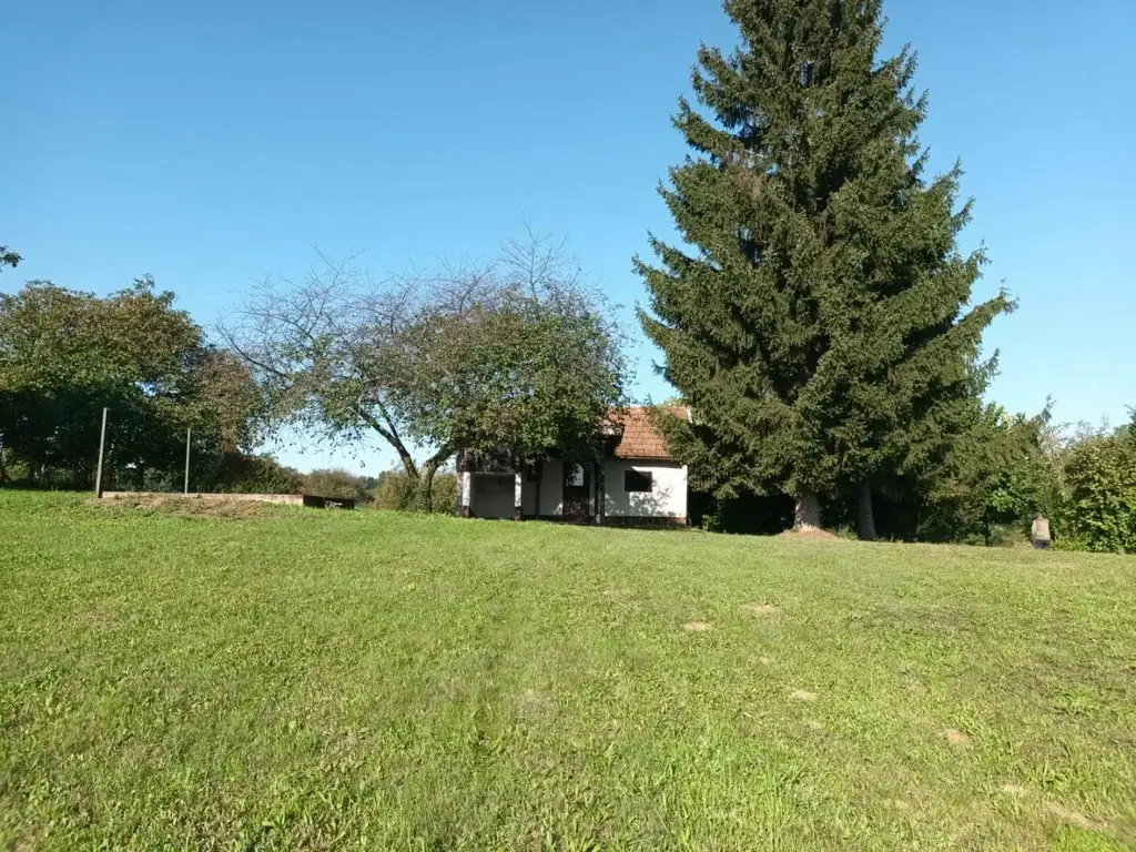 Kroatien: Sanierungsbed. Tiny Haus mit großem Grundstück zum Schnäppchenpreis