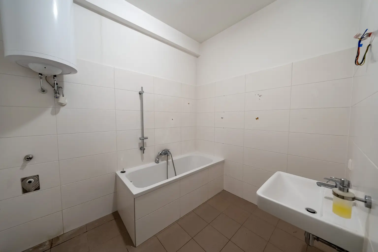 ** Großzügige 3 Zimmerwohnung im Pallischhof mit Terrasse und Kellerabteil **PROVISIONSFREI** TOP 4 **