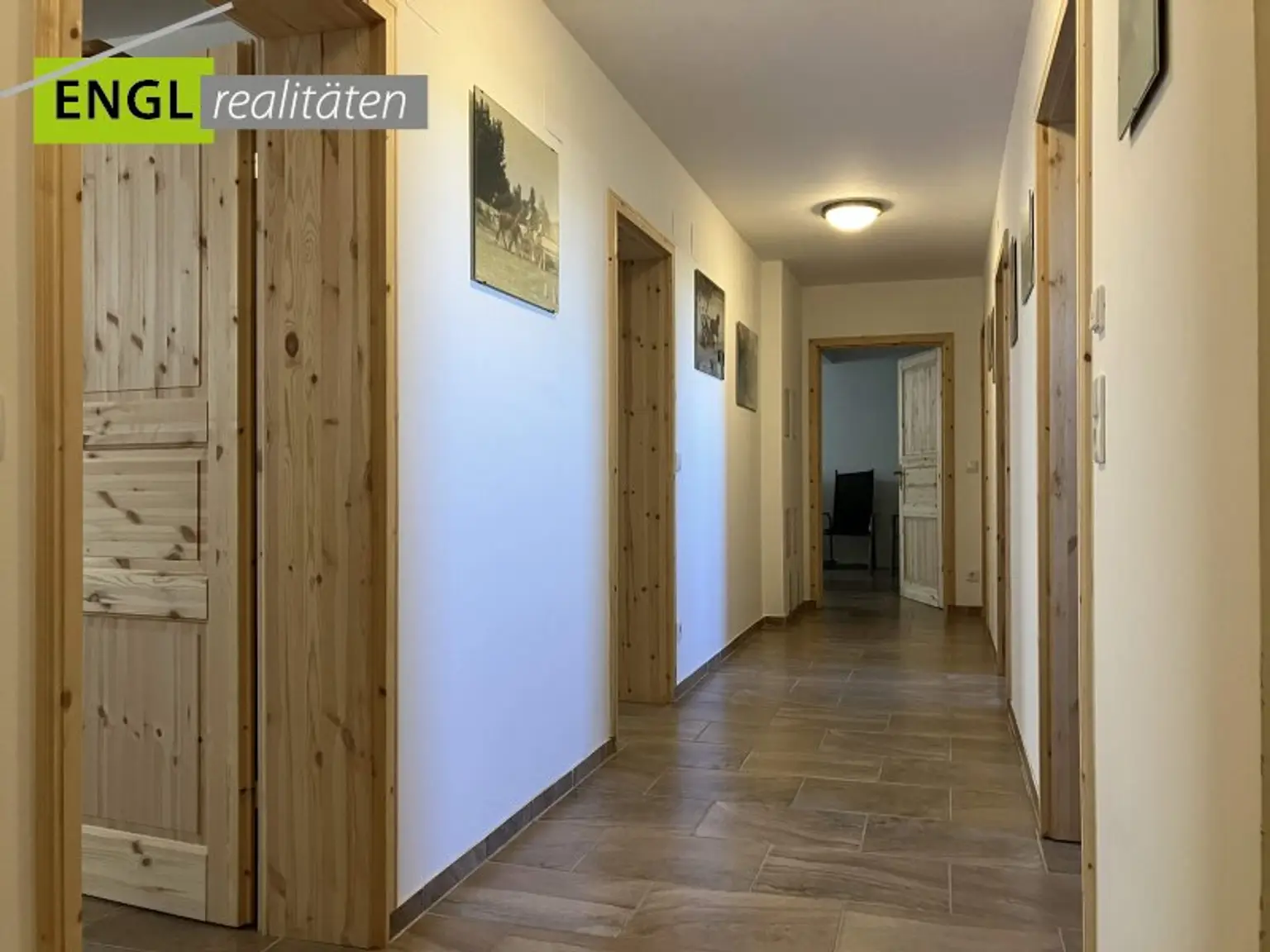 Skandinavisches Blockhaus mit Galerie, Kamin und großem Grundstück mit Fernblick