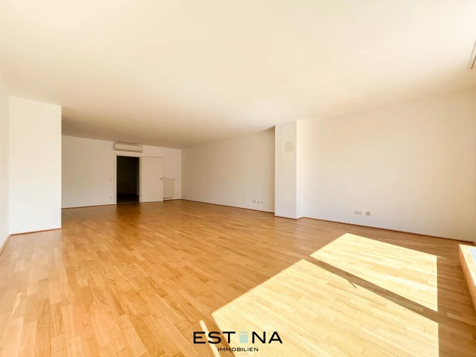 Großzügige DG-Wohnung nahe Hugo Wolf Park