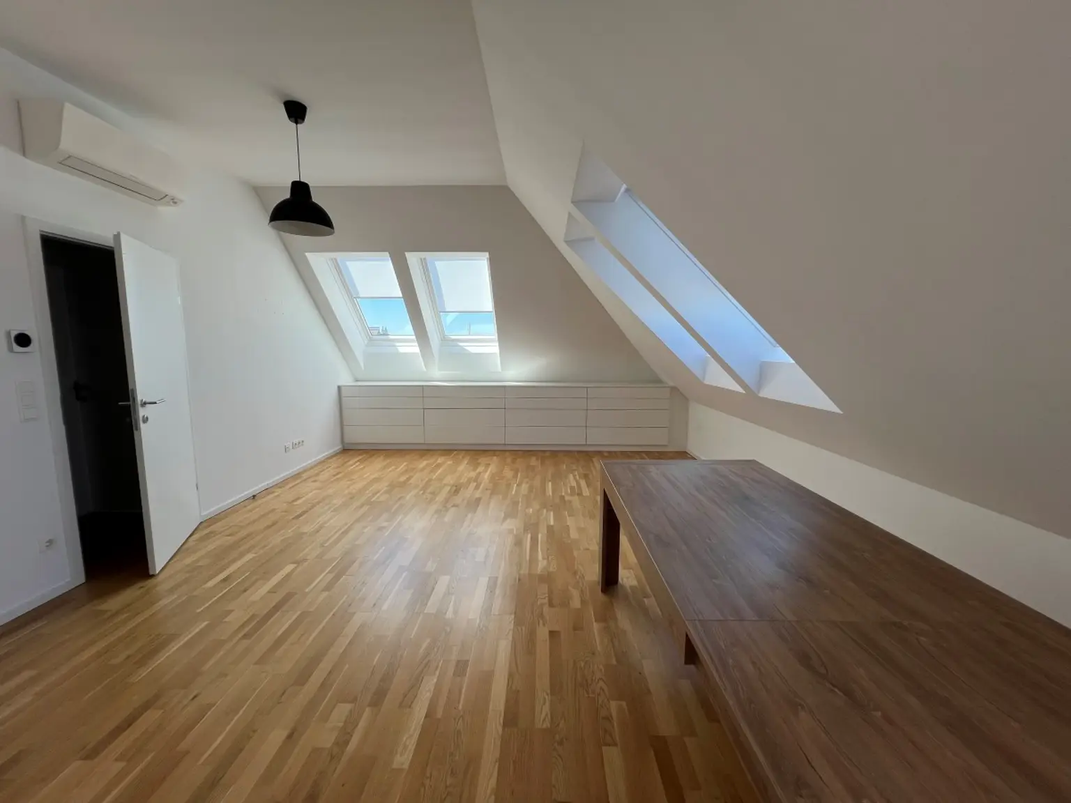 4 | MODERNE Dachgeschosswohnung - Top Zustand, Terrasse mit Ausblick | Prima Service Immobilien