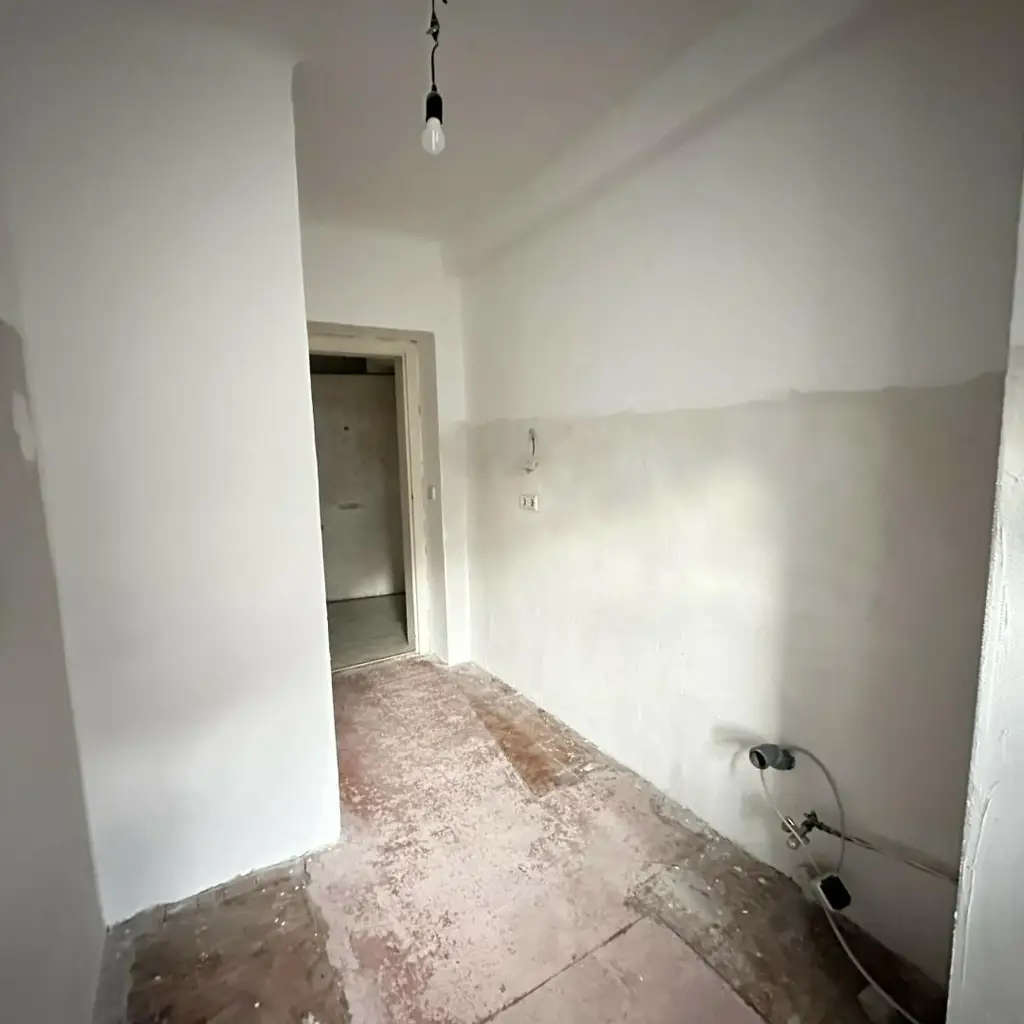 Sanierungsbedürftige 4 Zimmer Wohnung mit Potential